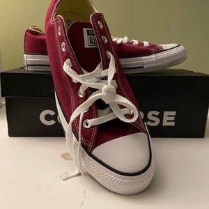 Converse All Stars - Unisex men’s 11.5 women’s 13.5 - maroon - new in box.